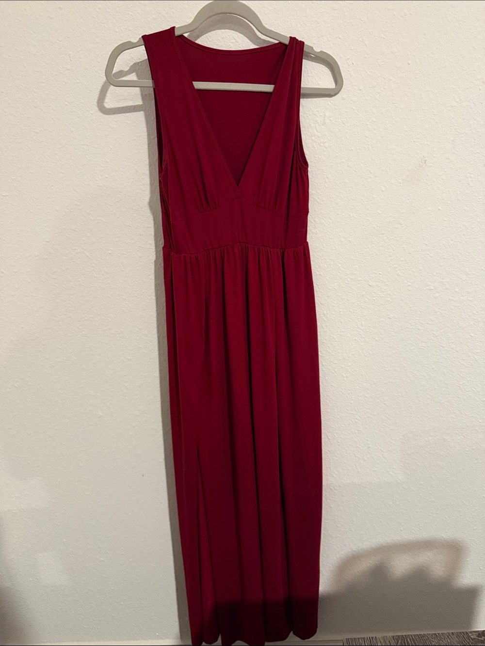 Women's V-Neck Sleeveless Maxi Dress in Deep Red